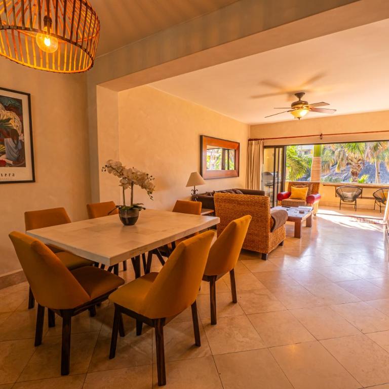 Elegant Pool View w/Balcony| Beach Walk| Hot Tub - Apartamento Premium de 3 dormitorios con vistas al resort - 10