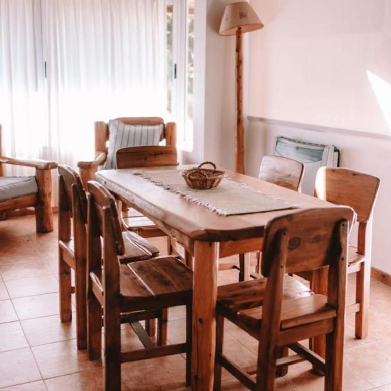 CABAÑAS CON COSTA DE LAGO en CIRSE - Two-Bedroom Chalet - 2