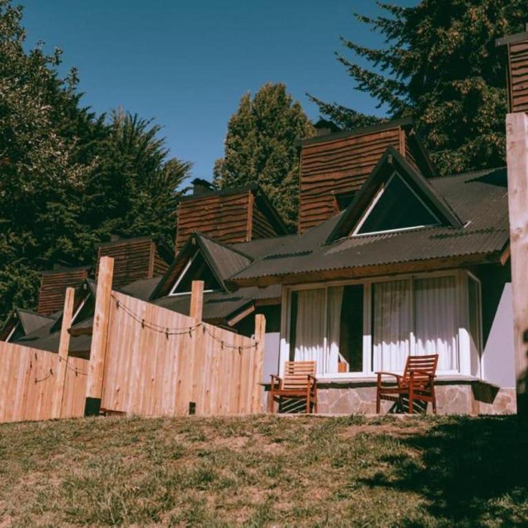 CABAÑAS CON COSTA DE LAGO en CIRSE - Two-Bedroom Chalet - 6