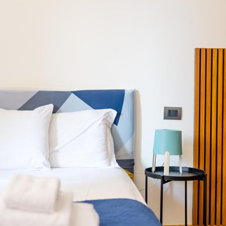 Inside Chiaia Rooms - Camera Familiare - 14