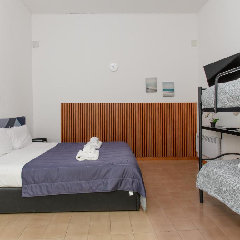 Inside Chiaia Rooms - Camera Familiare - 12
