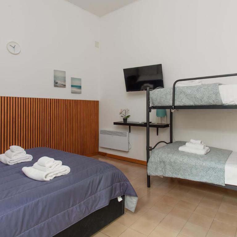 Inside Chiaia Rooms - Camera Familiare - 16