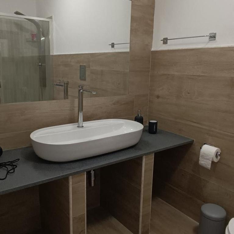 Ottolune Accomodations - Camera King - 2