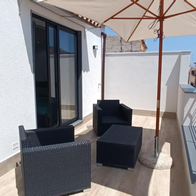 Ottolune Accomodations - Camera Matrimoniale con Terrazza - 1