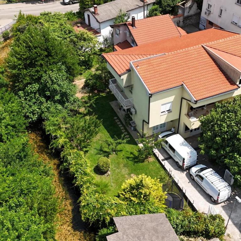Villa Tamara with garden and river view - free private parking & garage - Apartment - Ground Floor - 14