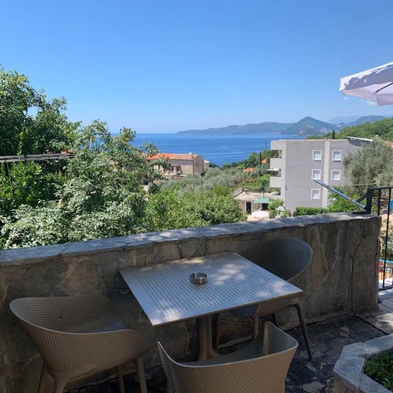 Reževići Apartments - Ground Floor Studio with Terrace - 4