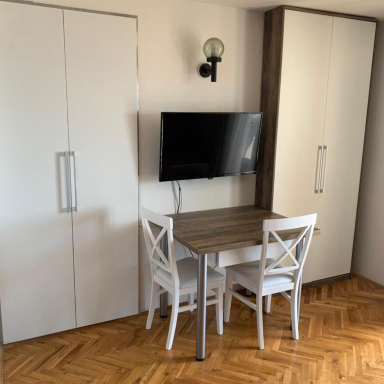 Reževići Apartments - One-Bedroom Apartment with Balcony and Sea View - 2