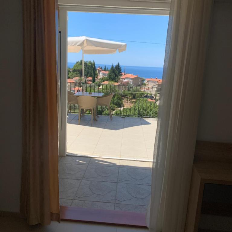 Reževići Apartments - Double Room with Sea View - 4