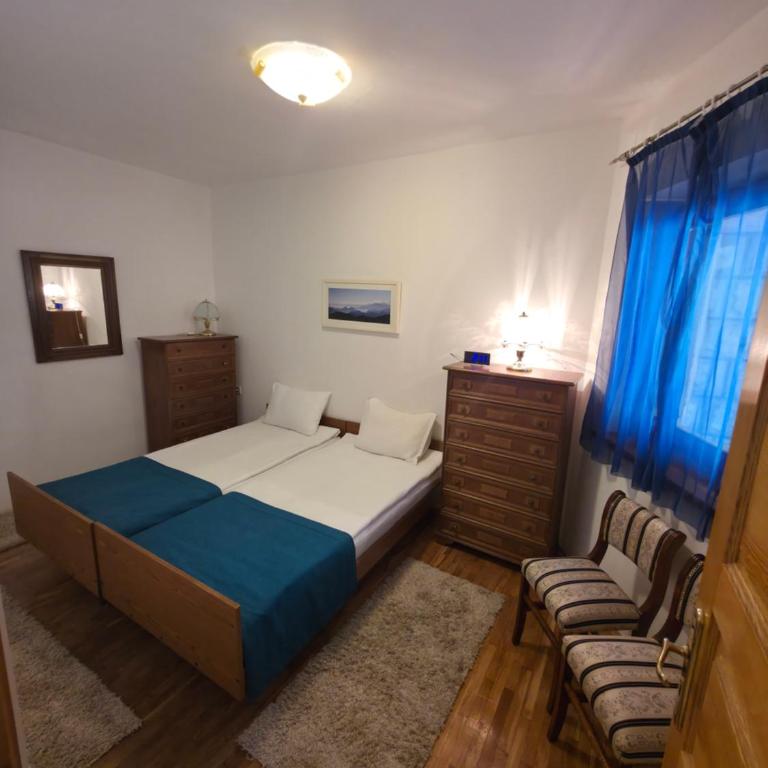 Meridian Hotel - Apartman sa 2 Spavaće Sobe, Terasom i Pogledom na Vrt - 14