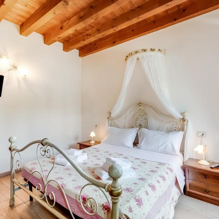 Agriturismo Cascina Crocelle - Lake View and Heated Pool - Two-bedroom apartment with Shared Garden - 16