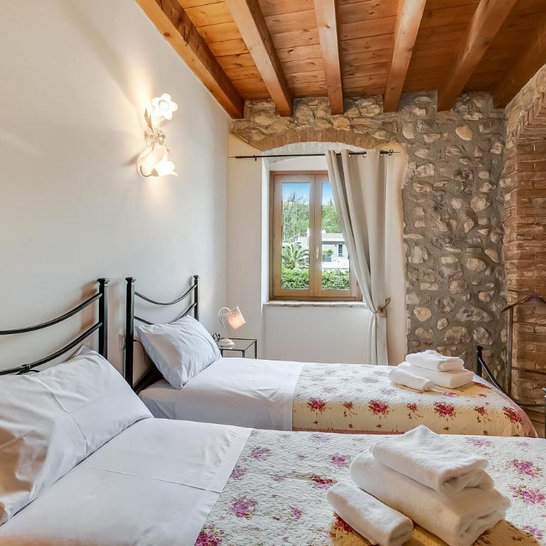 Agriturismo Cascina Crocelle - Lake View and Heated Pool - Two-bedroom apartment with Shared Garden - 6