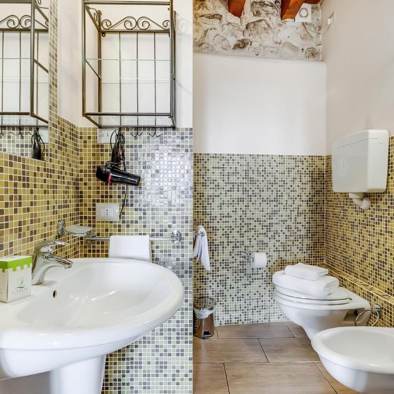 Agriturismo Cascina Crocelle - Lake View and Heated Pool - Two-bedroom apartment with Shared Garden - 7