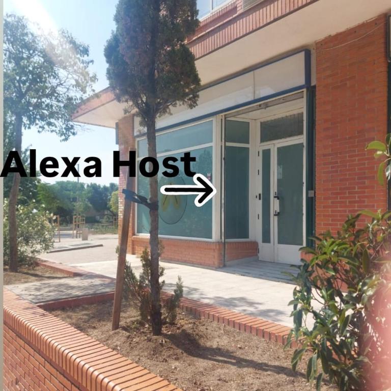Alexa Host Vallecas - Habitación Cuádruple con baño compartido - 5