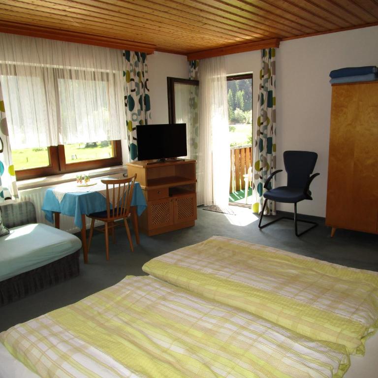 Gästehaus Sams - Doppelzimmer mit Balkon - 8
