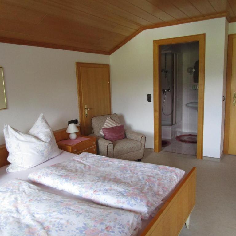 Gästehaus Sams - Doppelzimmer mit Balkon - 4