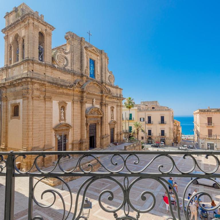 Bacío del Sole by Biddizzi Rari - Prestigiosa Dimora Storica con Affacci sul Duomo - Three-Bedroom Apartment with Balcony - 1