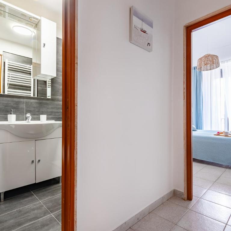 Eva Apartment Bari - Happy Rentals - Apartment with Balcony - 7