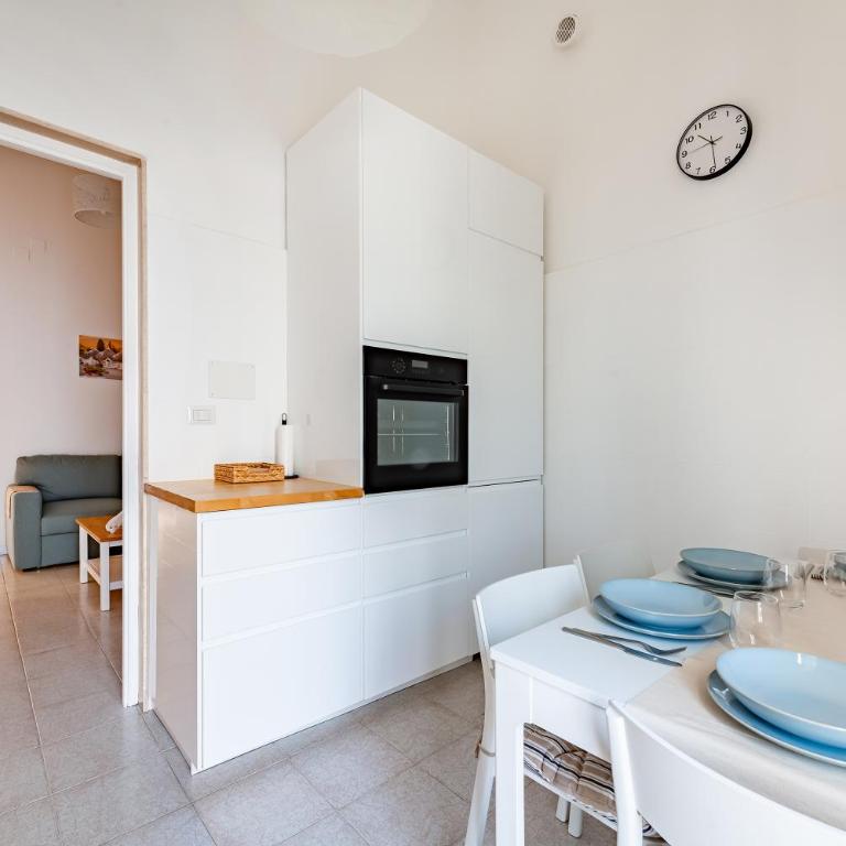 Eva Apartment Bari - Happy Rentals - Apartment with Balcony - 11