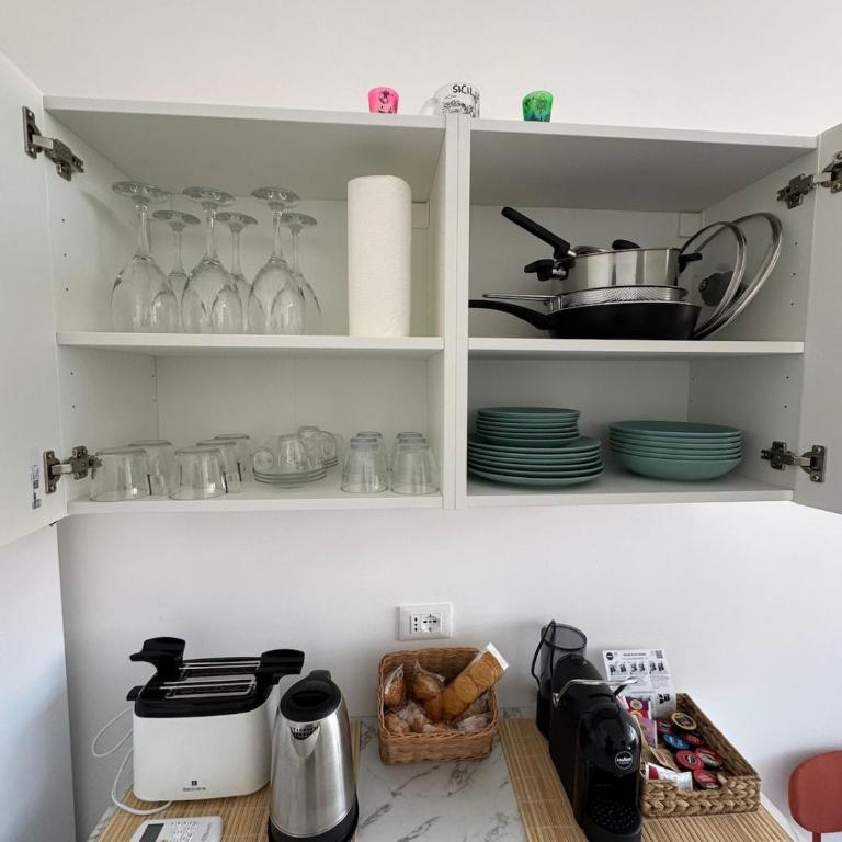 Spacious and bright apartment in Catania - central - Two-Bedroom Apartment - 6