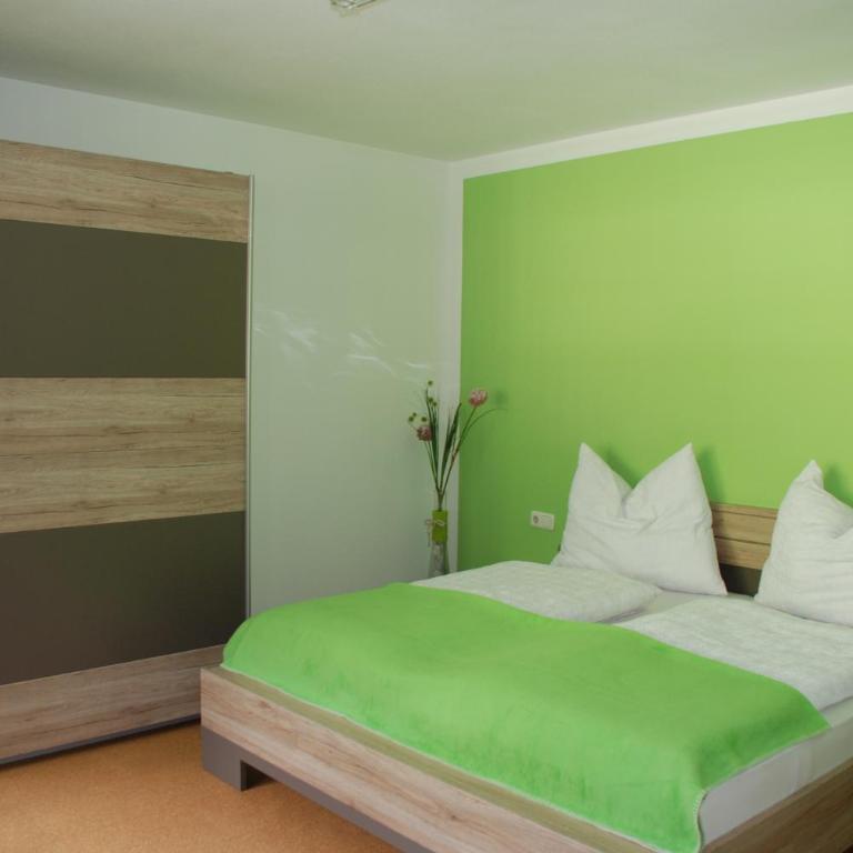 Ferienwohnung Kendler - Apartment with Garden View - 11