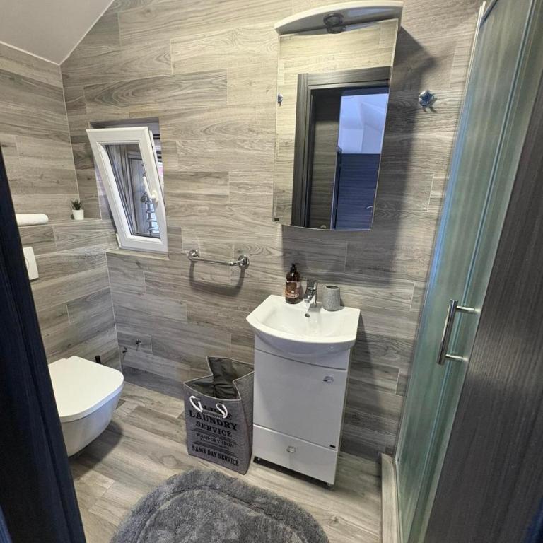 Central Park Villa - Three-Bedroom Villa - 8