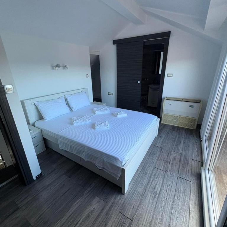 Central Park Villa - Three-Bedroom Villa - 14