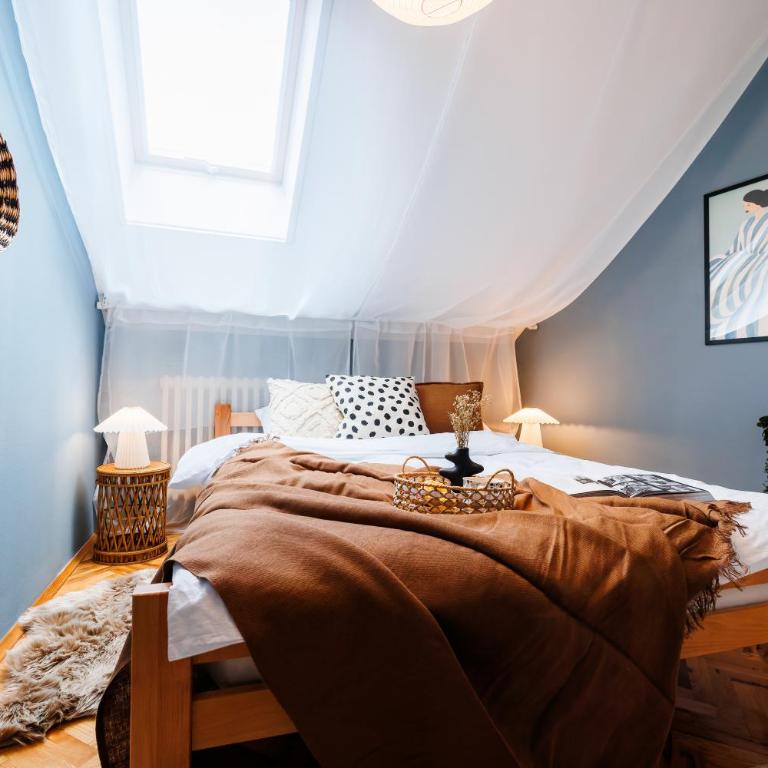 Heart Strings with Terrace 290 Mbps Old Town - Three-Bedroom Apartment with Balcony - 13