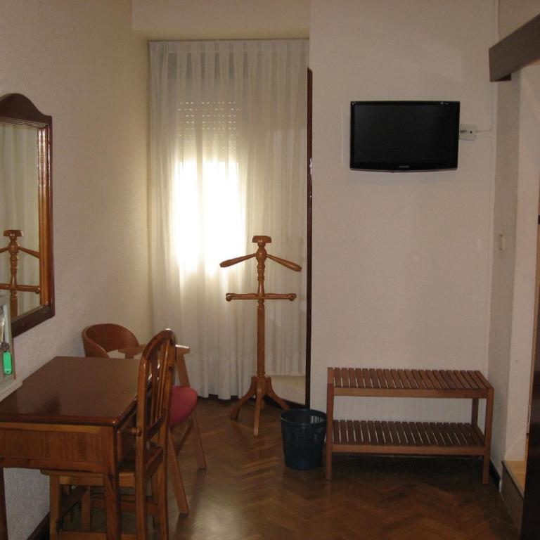 Hostal Maria Cristina - Habitación Doble - 2 camas - 2