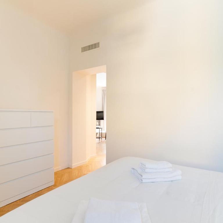 Porta Venezia - Castaldi - Repubblica Trilocale di Lusso - Appartamento con 2 Camere da Letto - 24