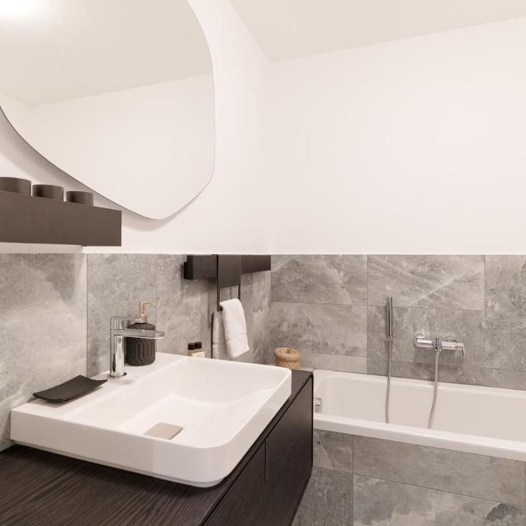 Porta Venezia - Castaldi - Repubblica Trilocale di Lusso - Appartamento con 2 Camere da Letto - 20