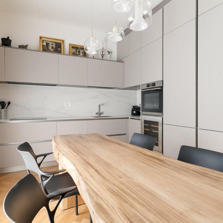 Porta Venezia - Castaldi - Repubblica Trilocale di Lusso - Appartamento con 2 Camere da Letto - 3