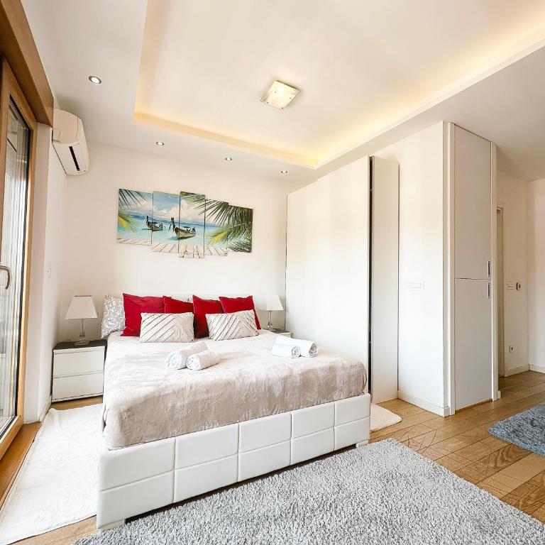 S A R A Lux - Studio - 5