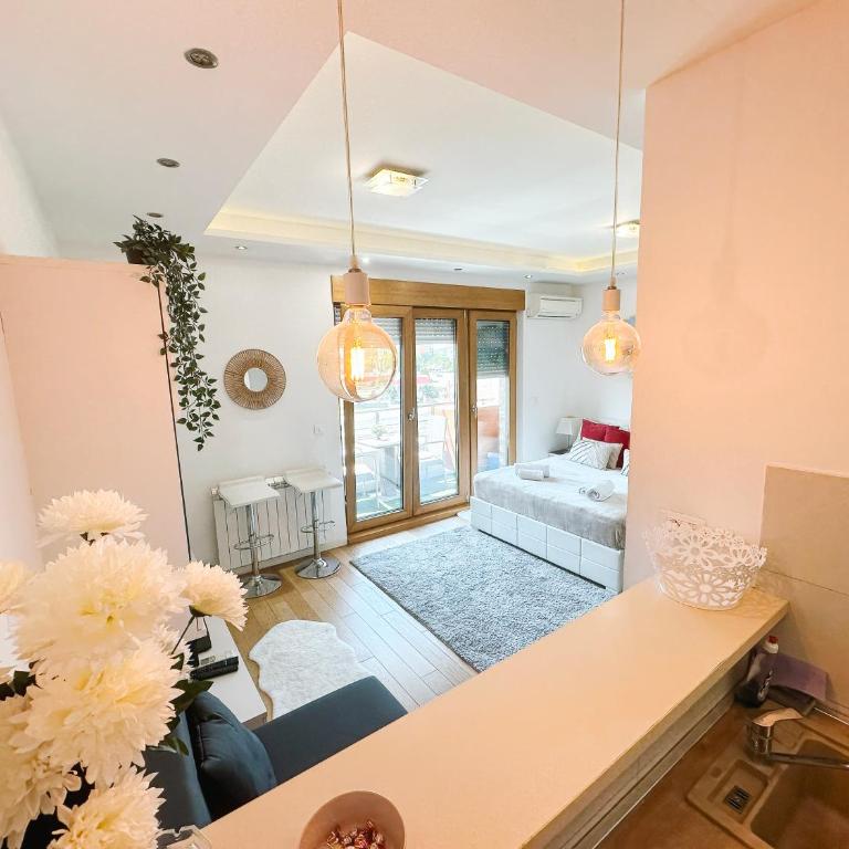 S A R A Lux - Studio - 9