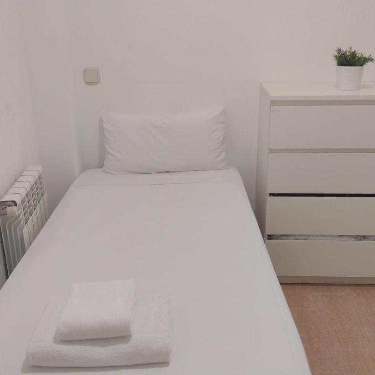 Amplio y céntrico apartamento en La Latina - Three-Bedroom Apartment with View - 4