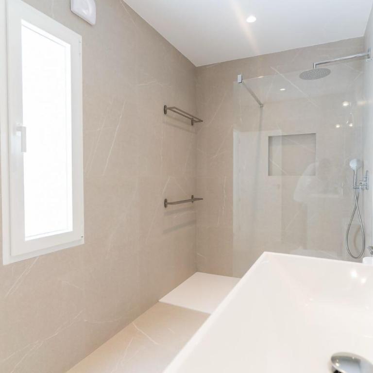 Braceli Beach Resort Top Floor - rentafive - Apartamento - 14