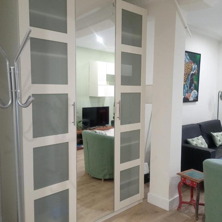 Casco Viejo, tranquilo, reformado, Bilbao a pie - Apartamento de 1 Dormitorio con balcón y vistas a la ciudad - 25