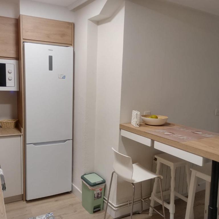 Casco Viejo, tranquilo, reformado, Bilbao a pie - Apartamento de 1 Dormitorio con balcón y vistas a la ciudad - 9