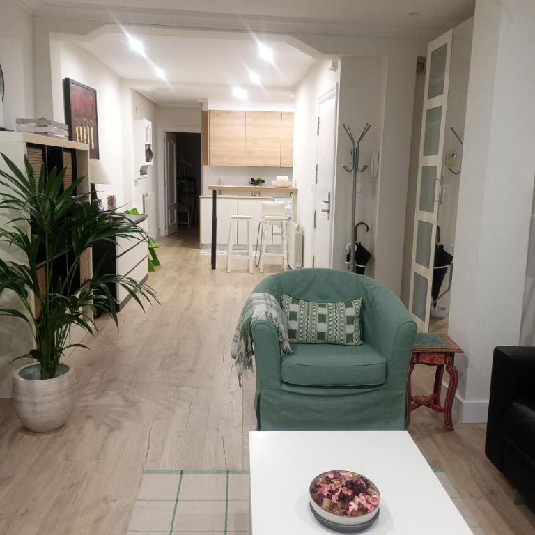 Casco Viejo, tranquilo, reformado, Bilbao a pie - Apartamento de 1 Dormitorio con balcón y vistas a la ciudad - 2