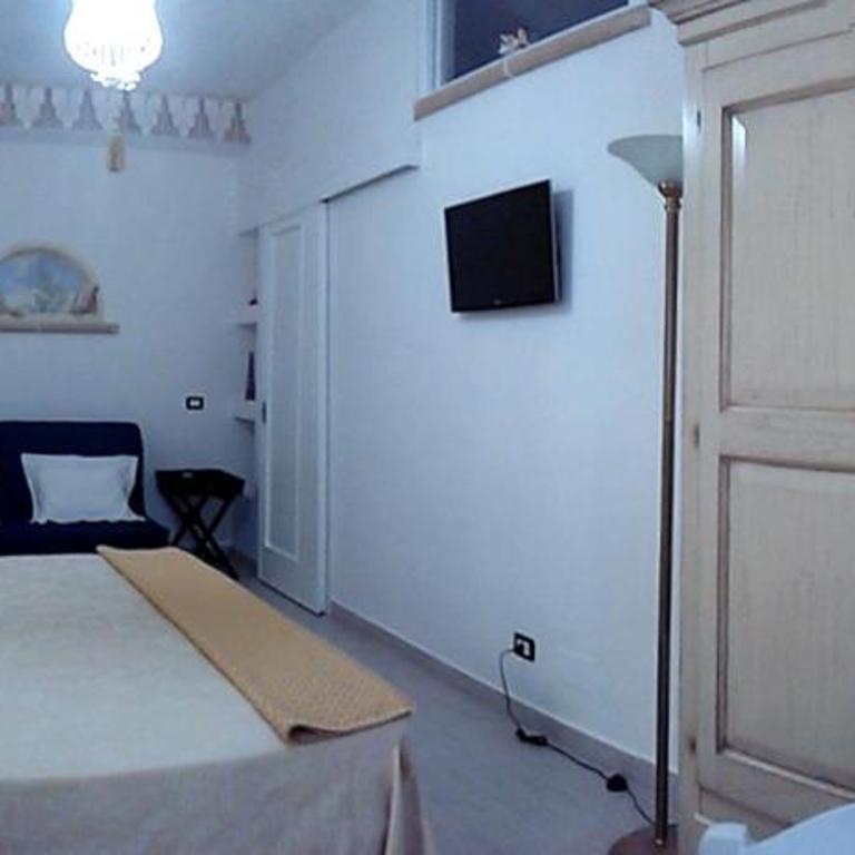 B&B Lido - Camera Matrimoniale/Doppia con Letti Singoli con Bagno - 2