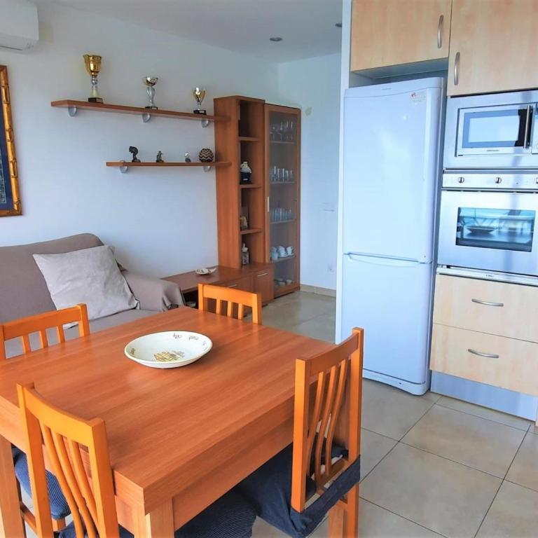 Apartamento con vistas al mar, se admiten mascotas y aparcamiento en Llançà - ES-170-15 - Apartamento - 10