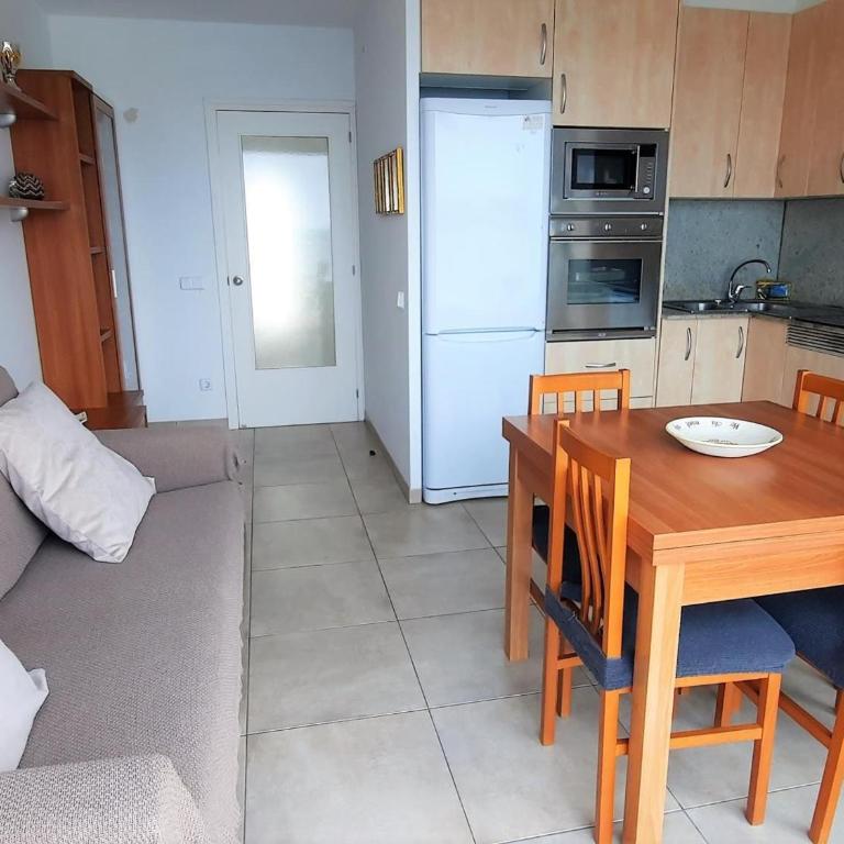 Apartamento con vistas al mar, se admiten mascotas y aparcamiento en Llançà - ES-170-15 - Apartamento - 11