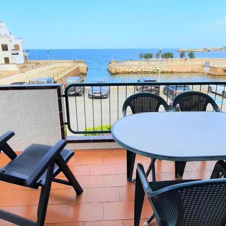 Apartamento Excelente en Primera Línea de Mar en Sant Carles, Llançà - ES-170-73 - Apartamento - 1