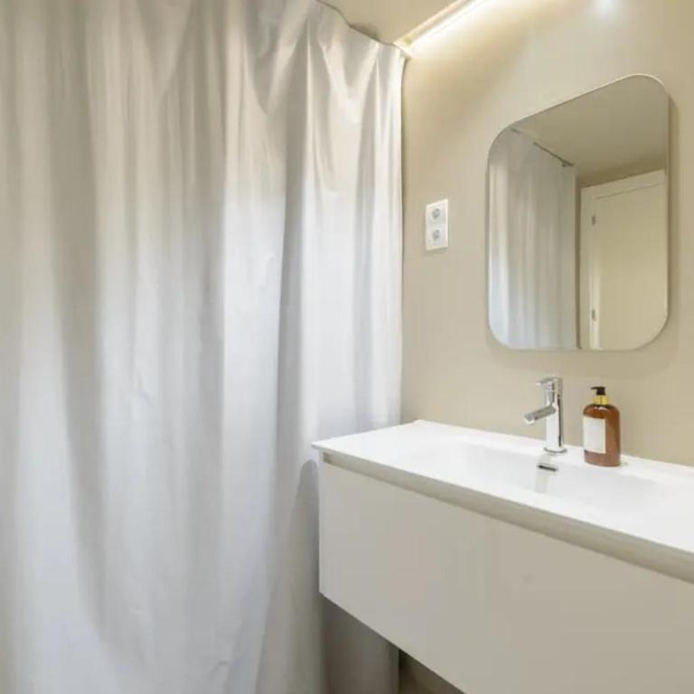 Victoria Chic Suites 06 - Two-Bedroom Apartment - 14