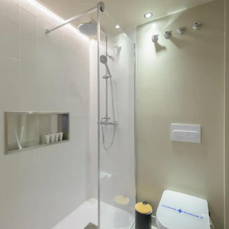 Victoria Chic Suites 06 - Two-Bedroom Apartment - 13