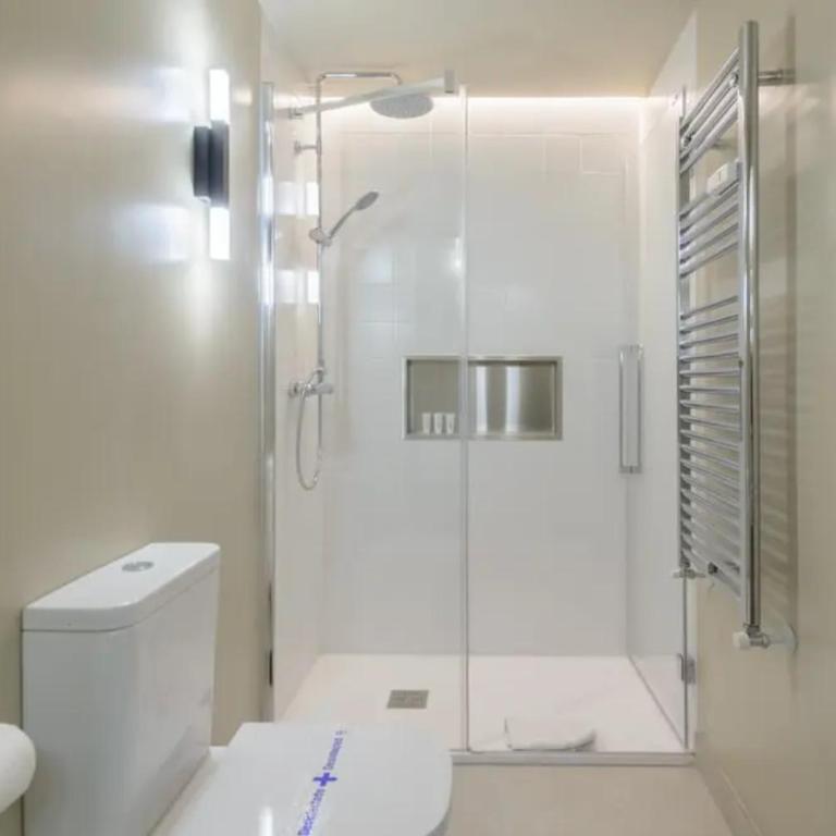 Victoria Chic Suites 06 - Two-Bedroom Apartment - 12