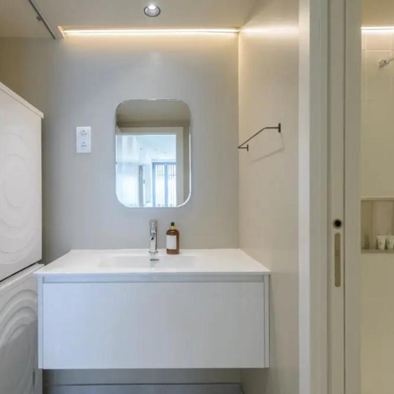 Victoria Chic Suites 06 - Two-Bedroom Apartment - 17