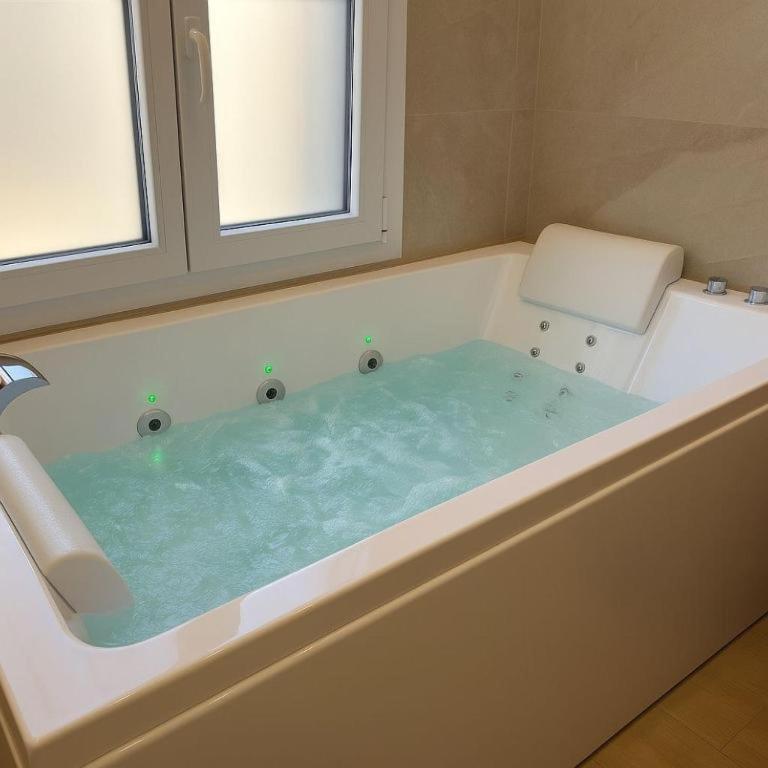 Acquazzurra Rooms - Camera Tripla - 12