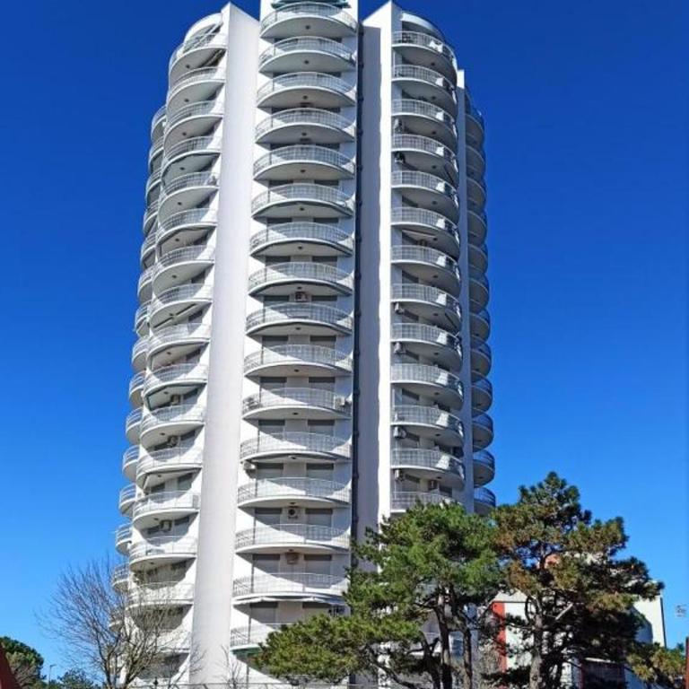 La Torre 9B studio&parking - One-Bedroom Apartment - 1