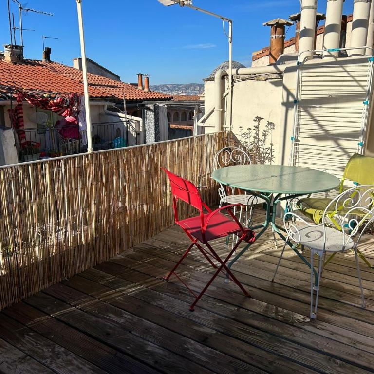 Le Panier - Joli duplex Centre ville historique avec grande terrasse et balnéo proche Vieux Port - Appartement - 28