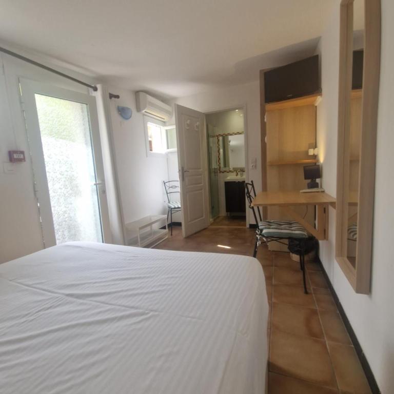 Hôtel La Petite Bohème - Chambre Double - Vue sur Jardin - 3